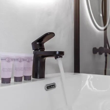 アパート Le Thalassa - Spacious - Sea View - Ac - Parking - Pool アンティーブ