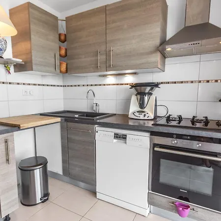 Le Thalassa - Spacious - Sea View - Ac - Parking - Pool Apartment *