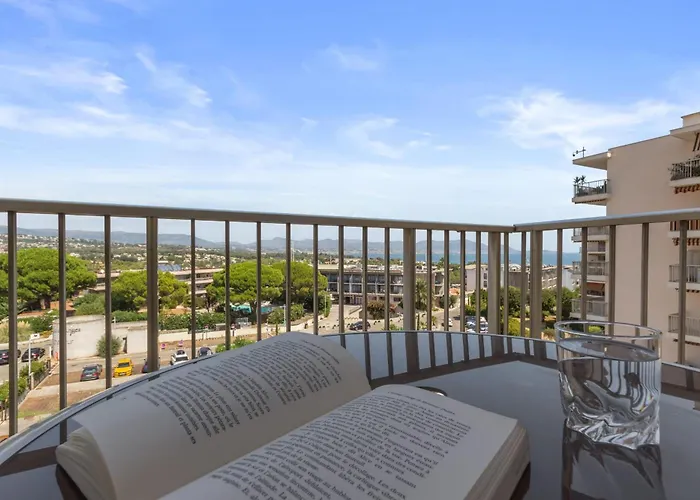 Le Thalassa - Spacious - Sea View - Ac - Parking - Pool Apartment
