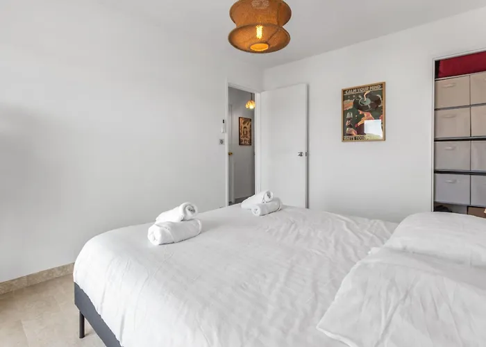 Le Thalassa - Spacious - Sea View - Ac - Parking - Pool Apartment *