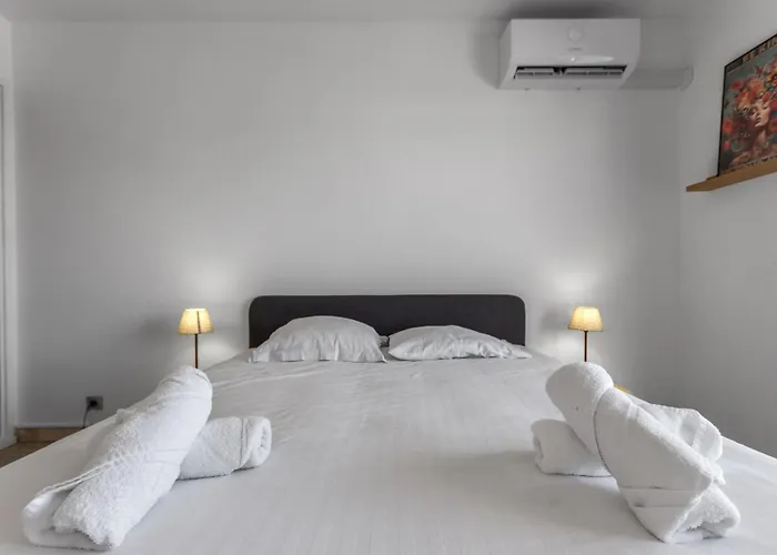 Le Thalassa - Spacious - Sea View - Ac - Parking - Pool Antibes